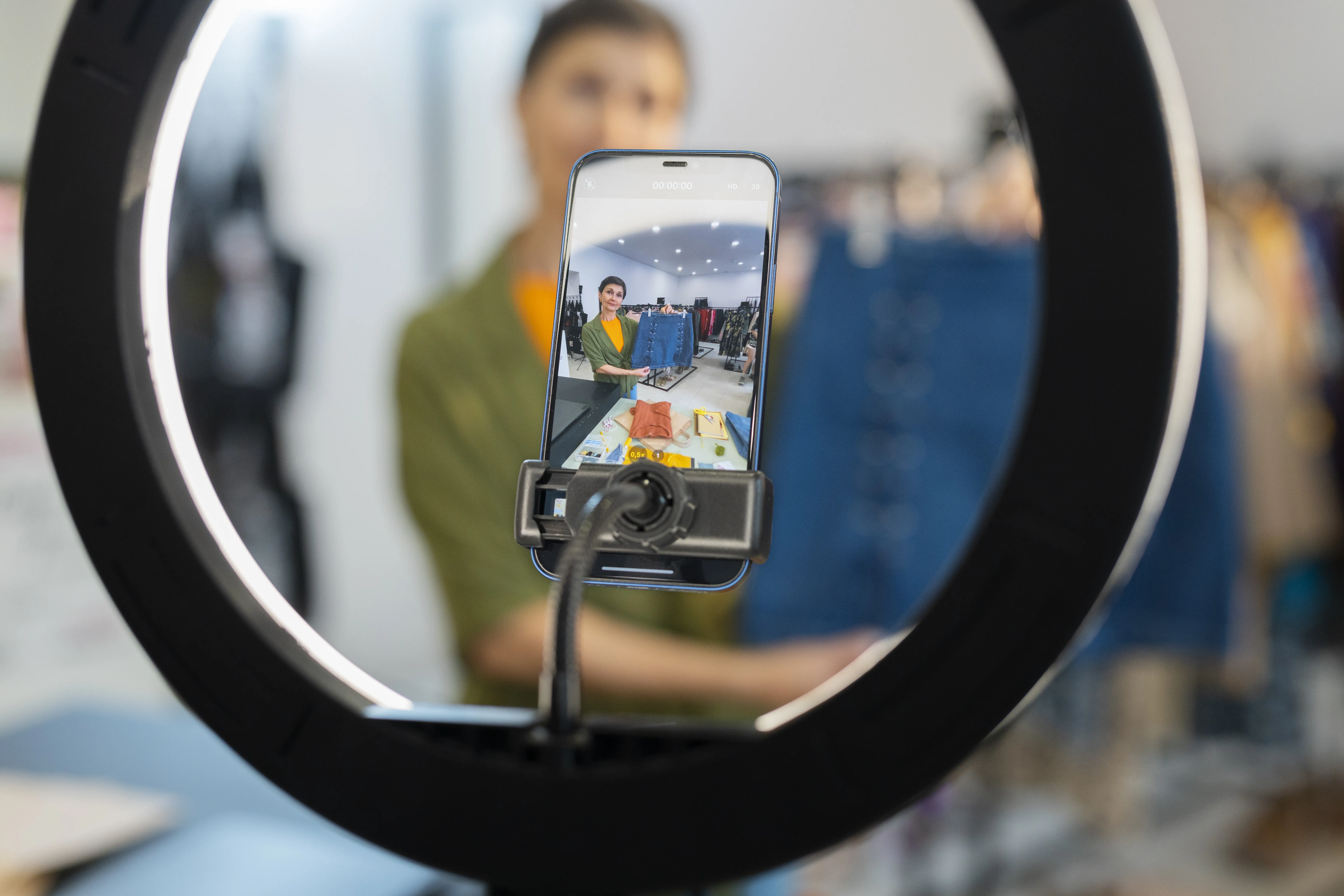 Edición de video corto para marcas digitales: optimización mobile-first y métodos virales