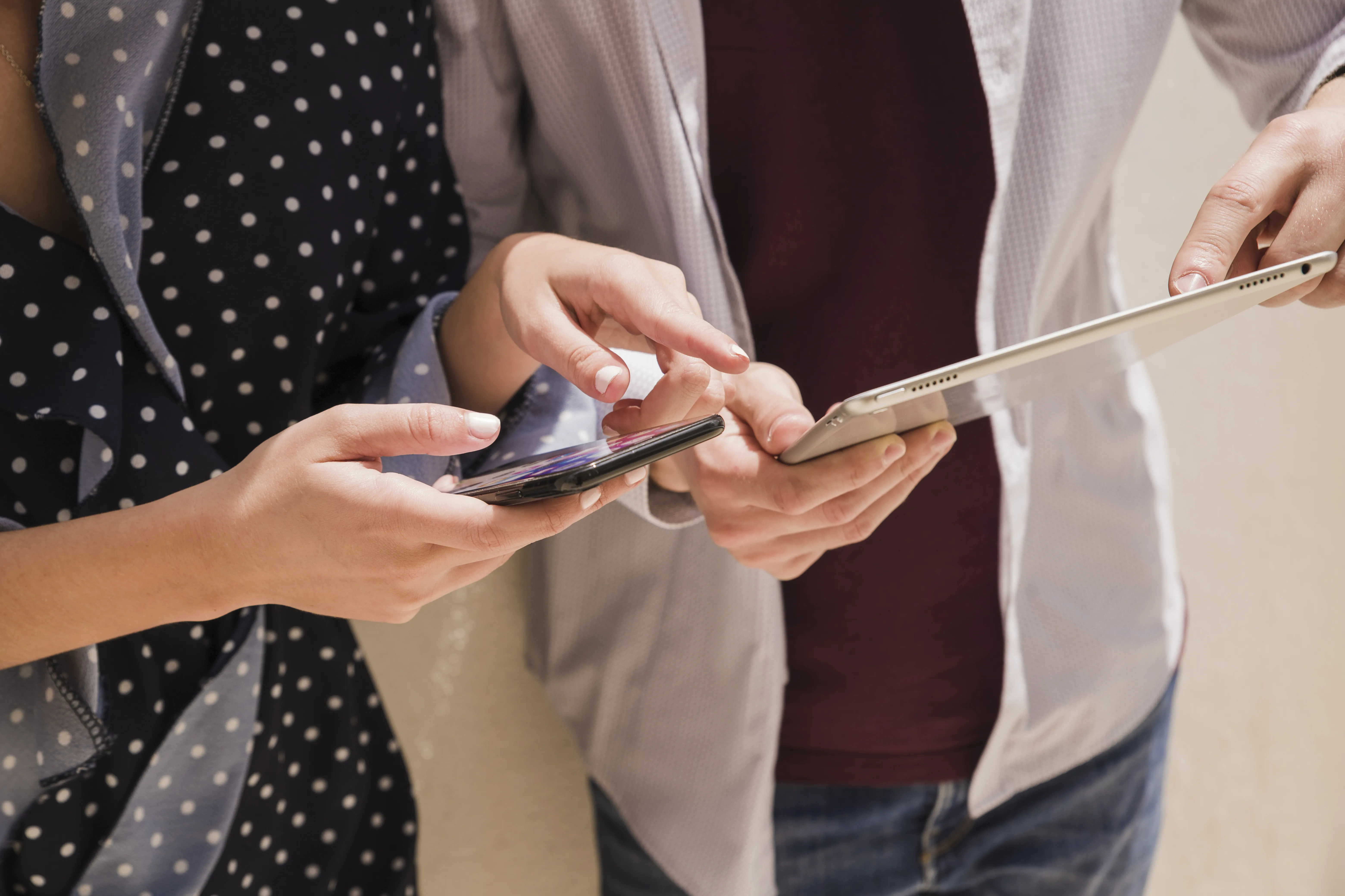 Cómo construir un portafolio interactivo optimizado para móvil que convierta visitas en clientes