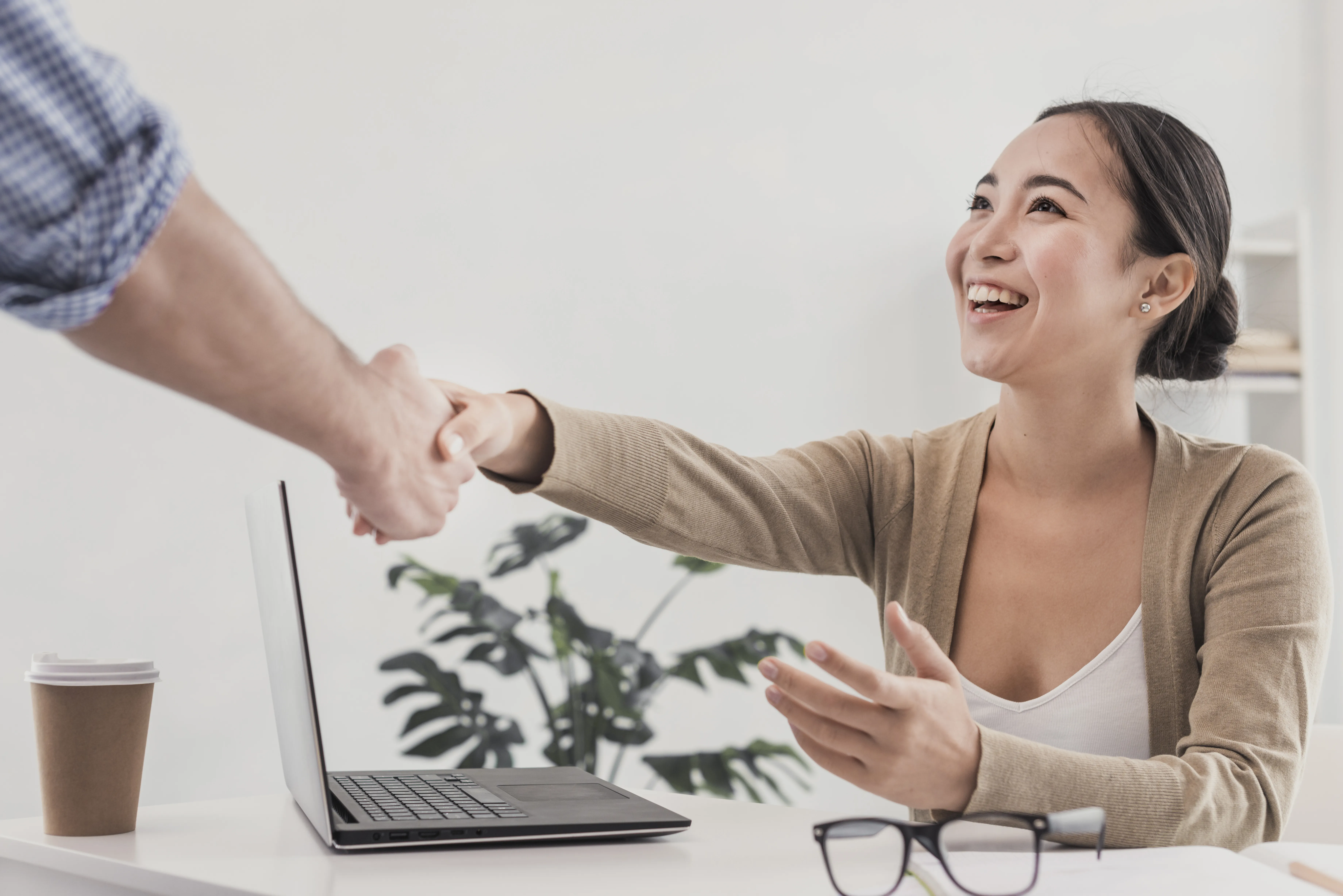 Estrategias para encontrar y retener clientes como freelancer