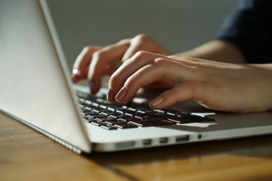 Redacción de tesis, ensayos, monografías. Correcciones de textos y Traducciones 